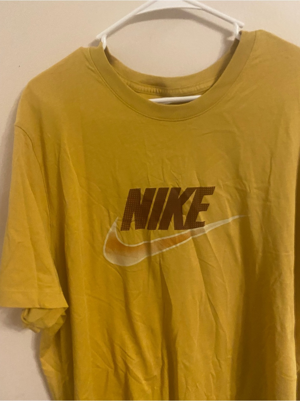 Nike mens xxl Yellow Graphic Logo T-Shirt
